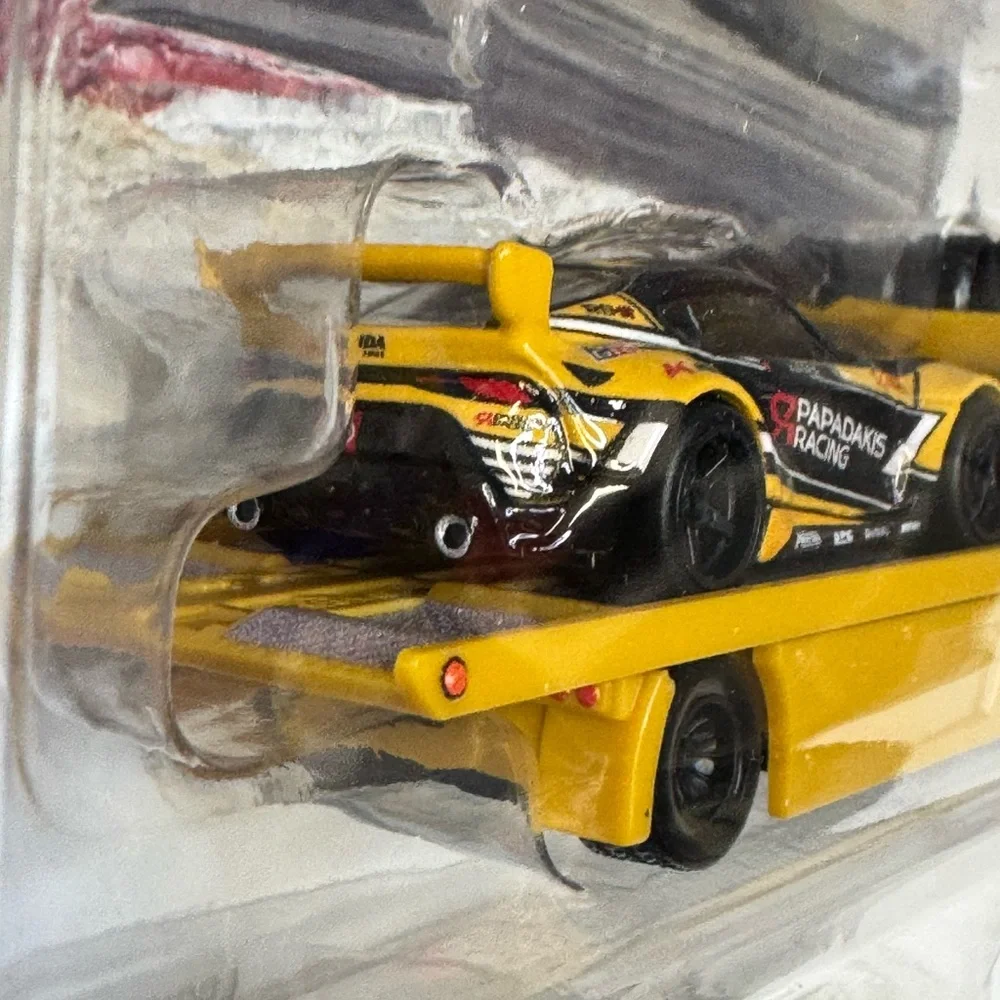 Hot Wheels Team Transport ’20 TOYOTA GR SUPRA & FLEET STREET #86 - Picture 4 of 9